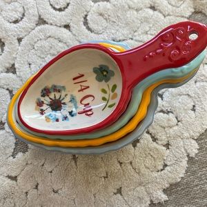 Pioneer woman ceramic measuring cups new without tags